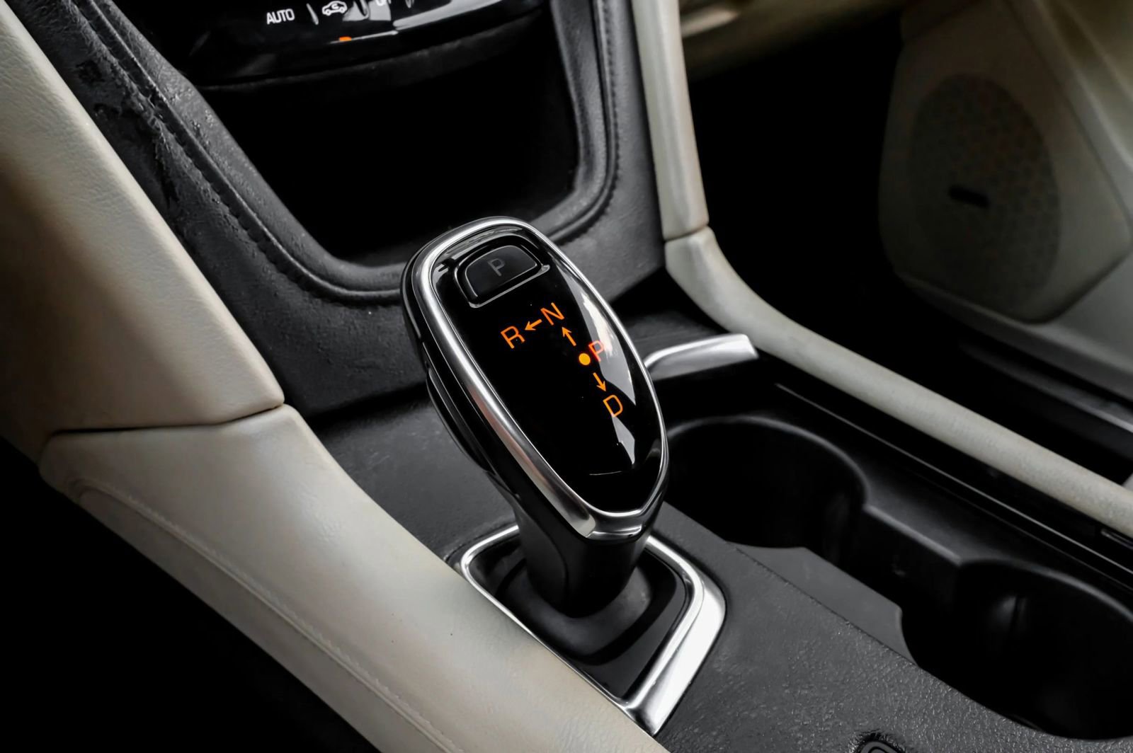 Used 2018 Cadillac XT5 FWD image 28