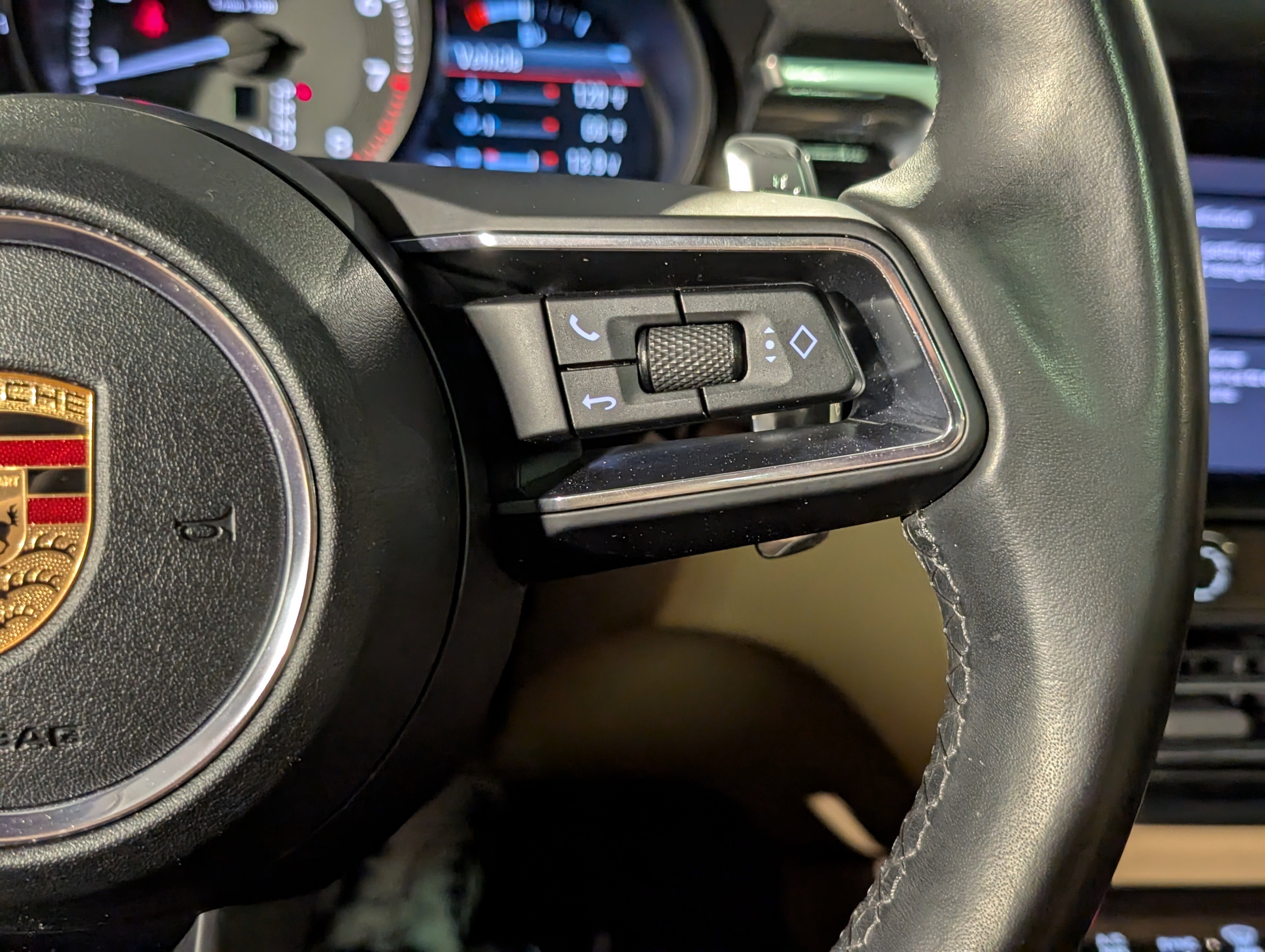 Certified 2023 Porsche Macan image 25