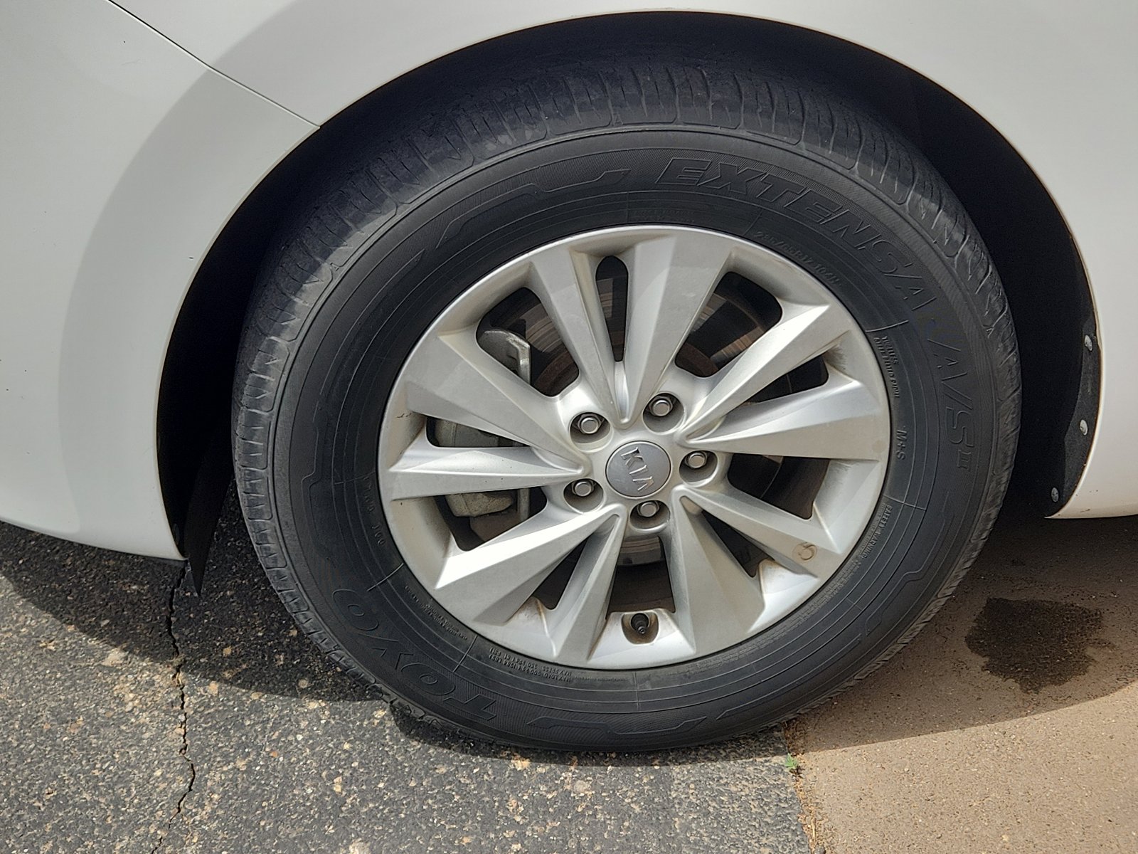 Used 2016 Kia Sedona LX w/ Option Group 020 FWD image 5