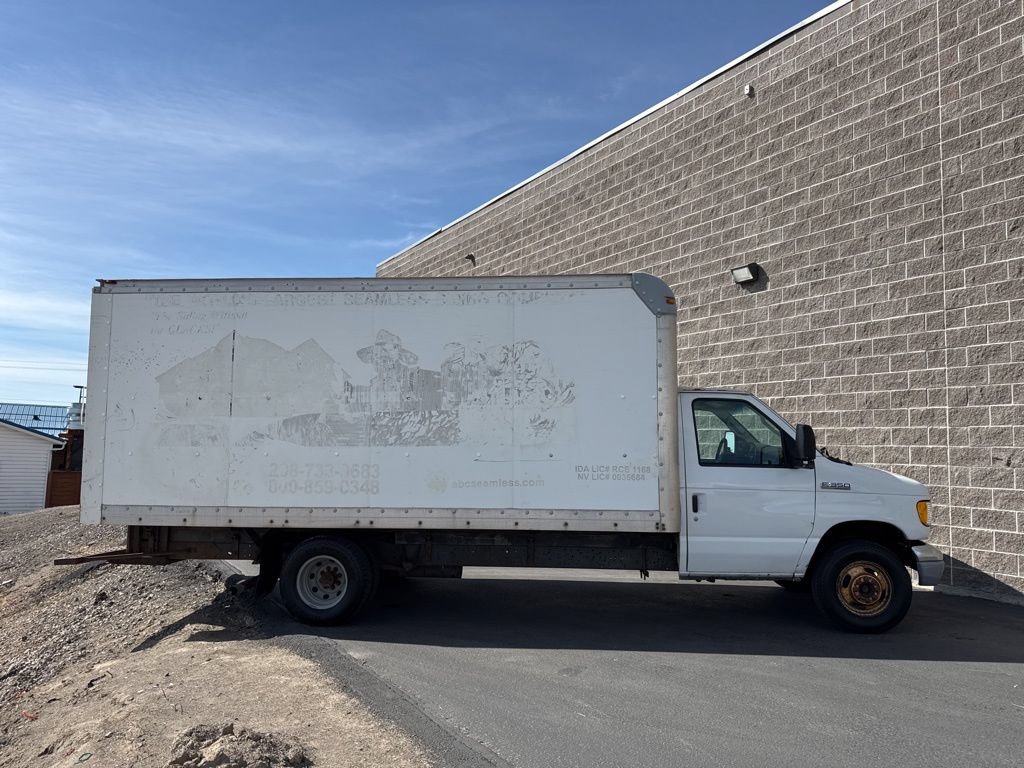 Used 2006 Ford E-350 and Econoline 350 Super Duty RWD image 3