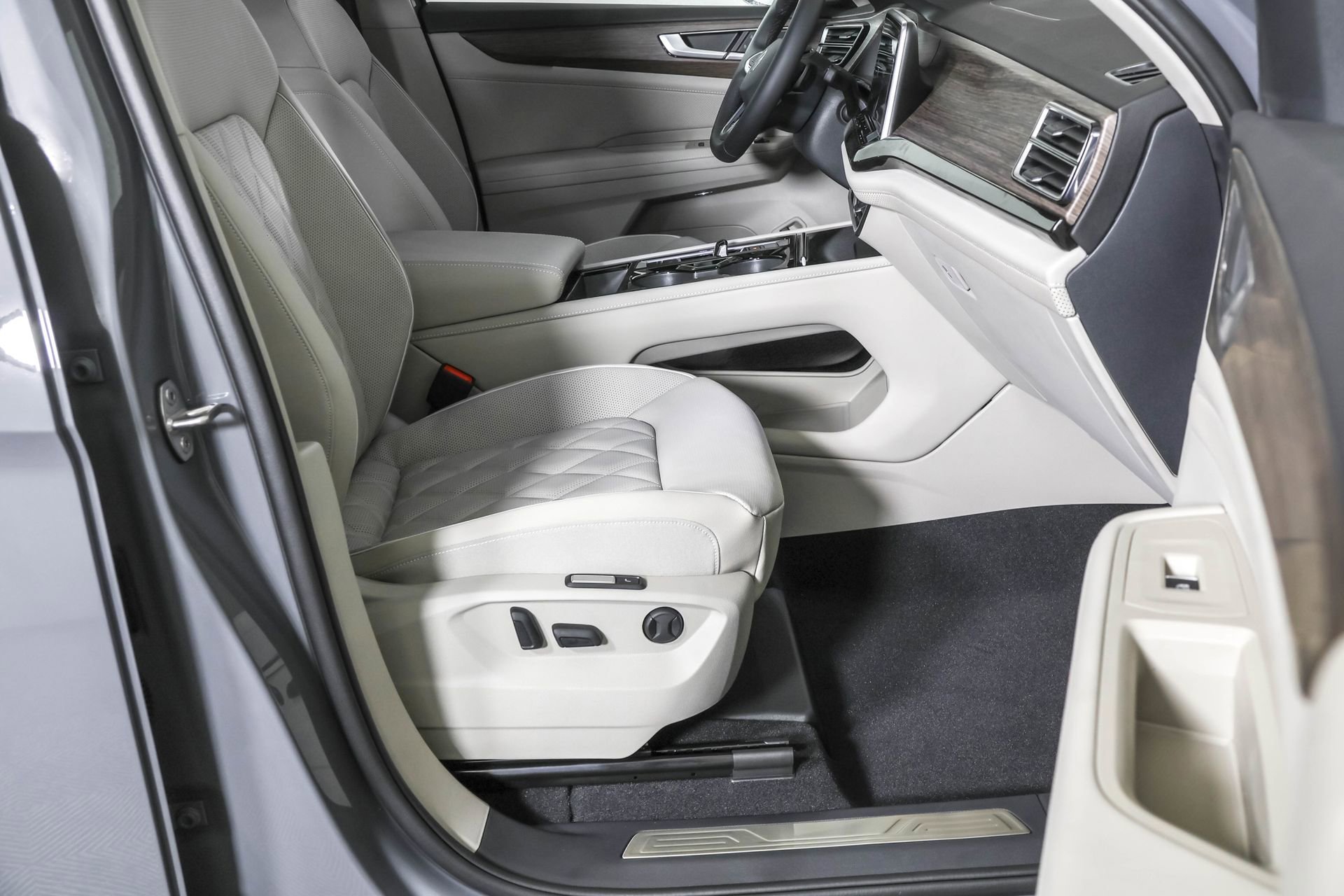 New 2026 Volkswagen Atlas SEL Premium R-Line image 44