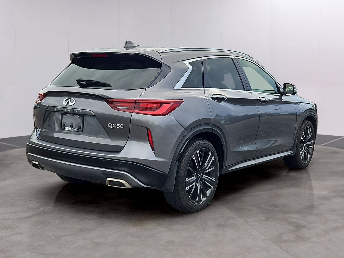 Used 2022 INFINITI QX50 Luxe w/ Appearance Package AWD/4WD image 2