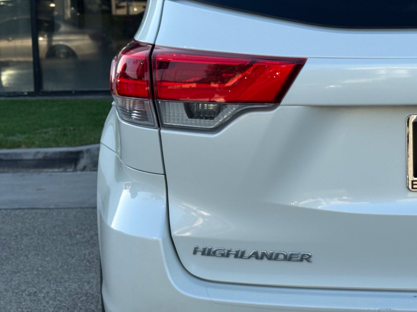Used 2018 Toyota Highlander XLE FWD image 11