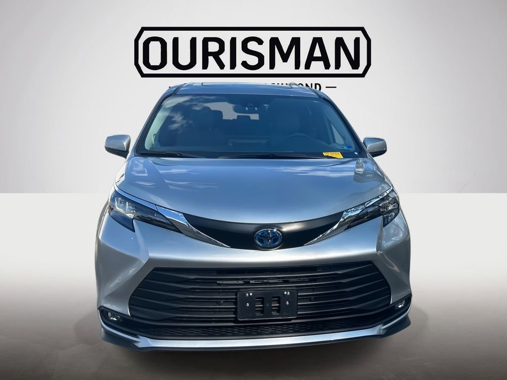 Used 2025 Toyota Sienna XLE w/ XLE Plus Package image 11