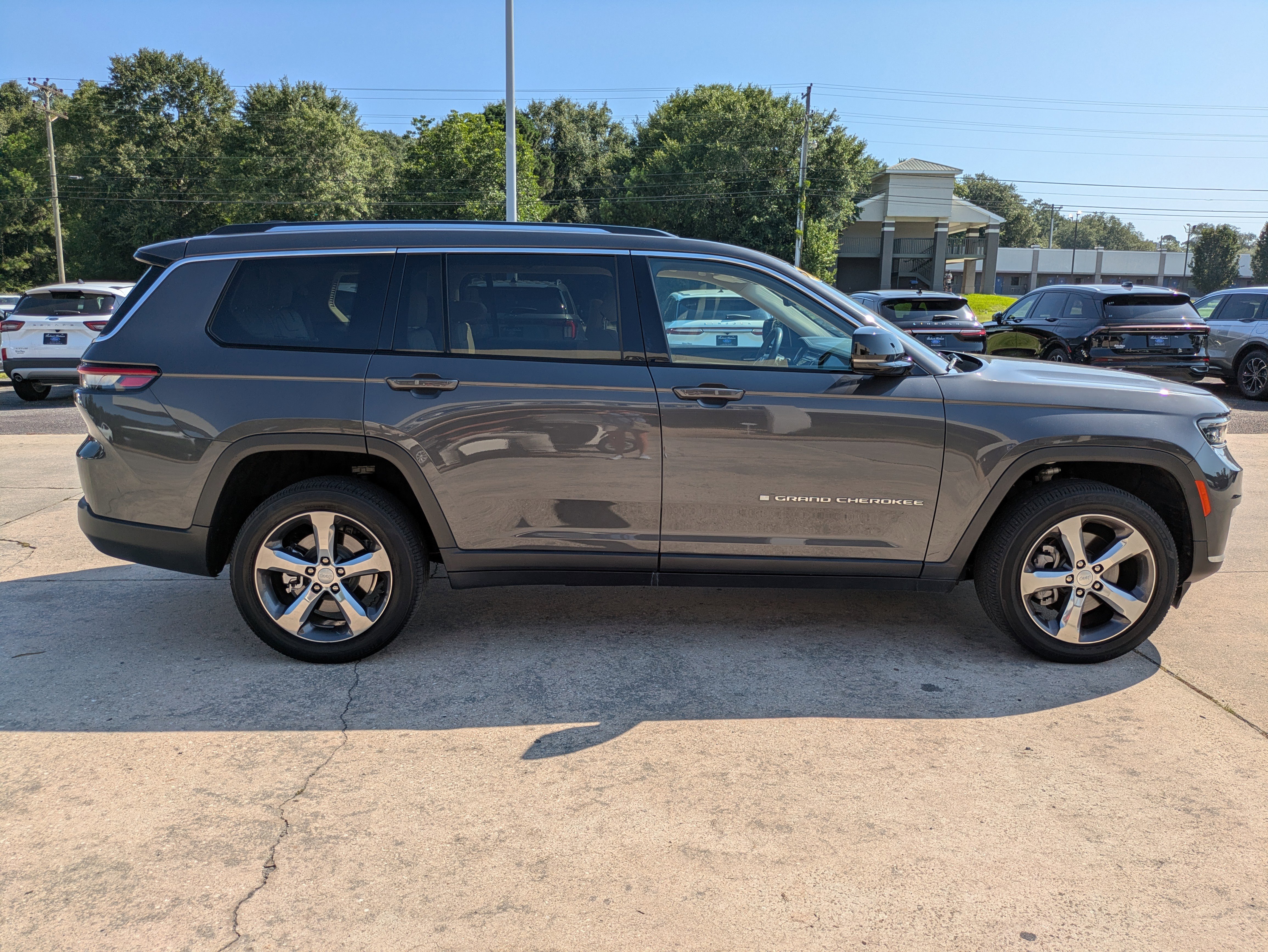 Used 2022 Jeep Grand Cherokee L Limited image 5