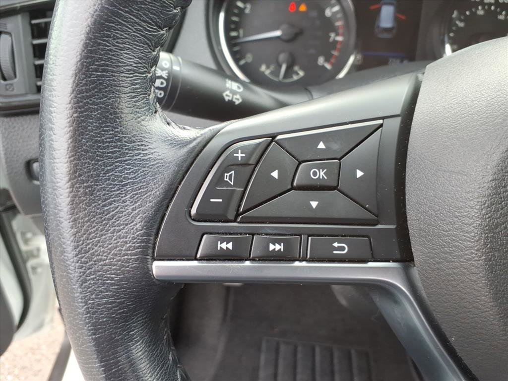 Used 2019 Nissan Rogue SV image 11