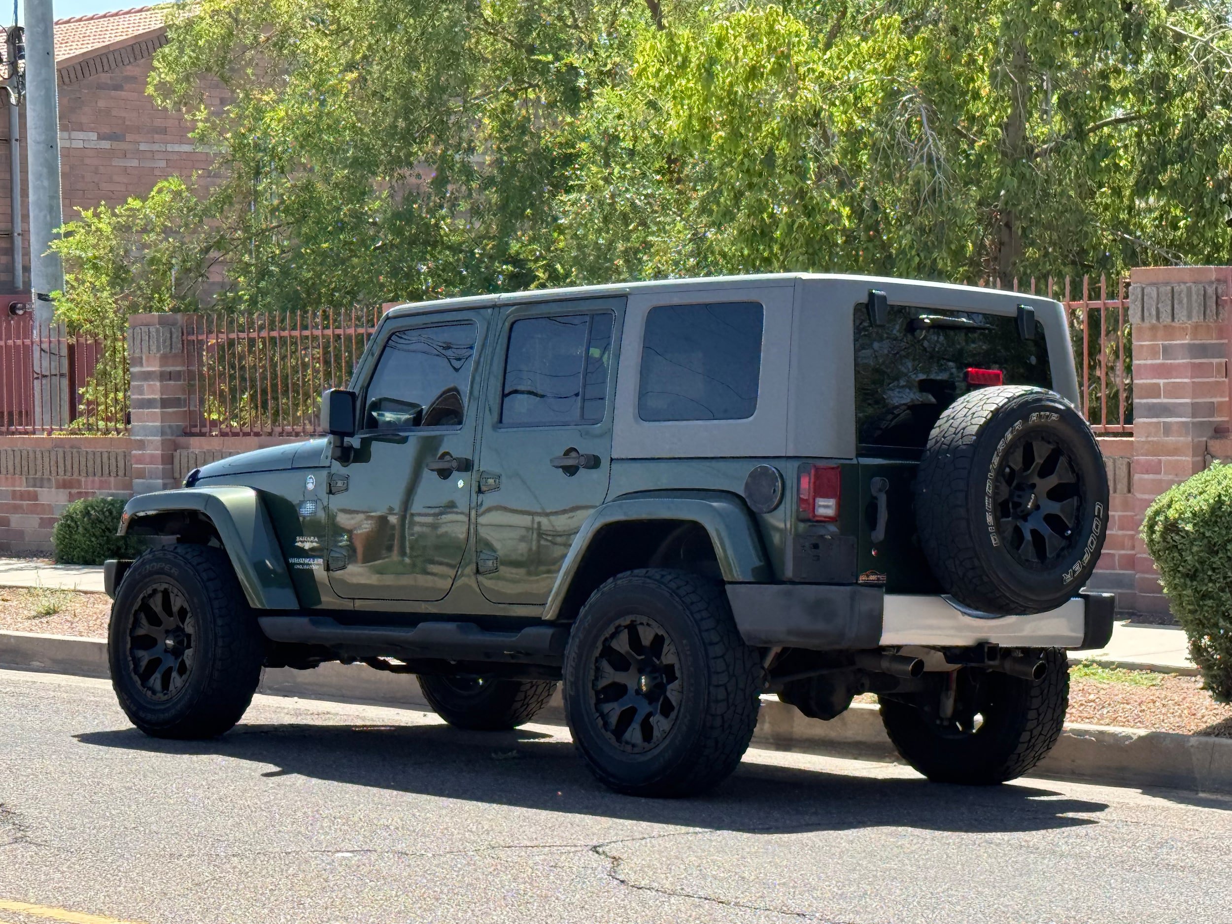 Used 2008 Jeep Wrangler Unlimited Sahara AWD/4WD image 4