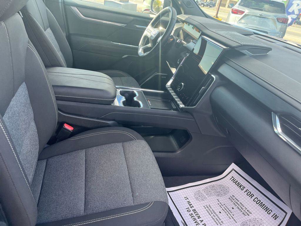 Used 2025 GMC Acadia Elevation image 28