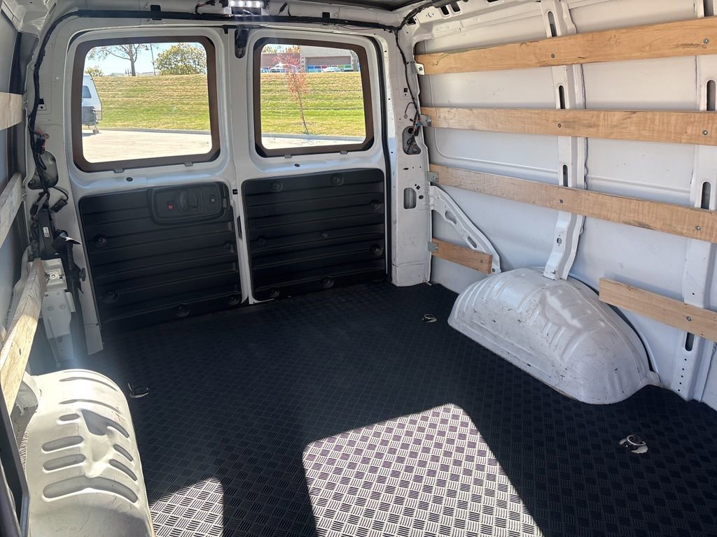 Used 2023 Chevrolet Express 2500 w/ Driver Convenience Package image 27