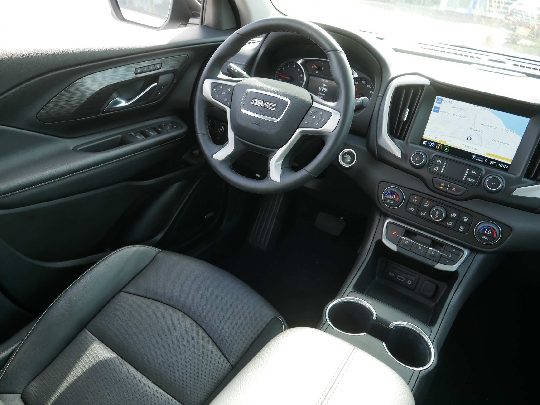 Used 2024 GMC Terrain SLT w/ Infotainment Package II AWD/4WD image 9