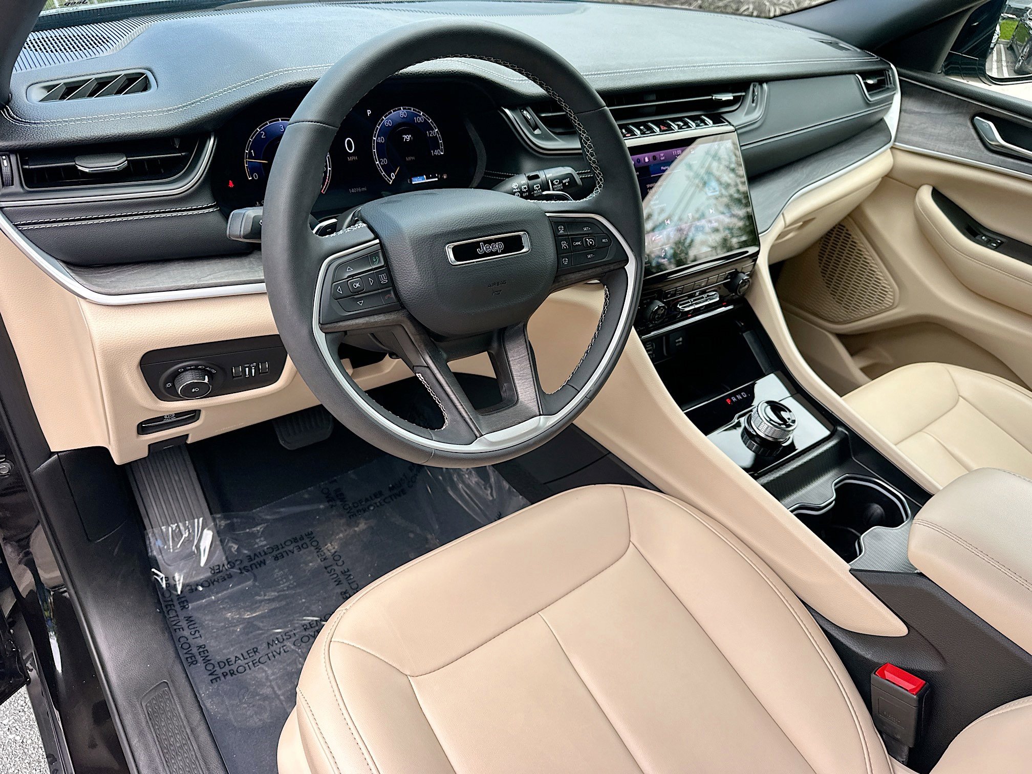 Used 2024 Jeep Grand Cherokee L Limited RWD image 9