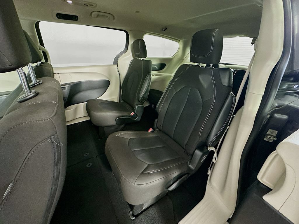 Certified 2023 Chrysler Voyager LX FWD image 33