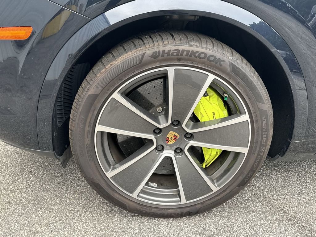 Used 2023 Porsche Cayenne Turbo S image 12