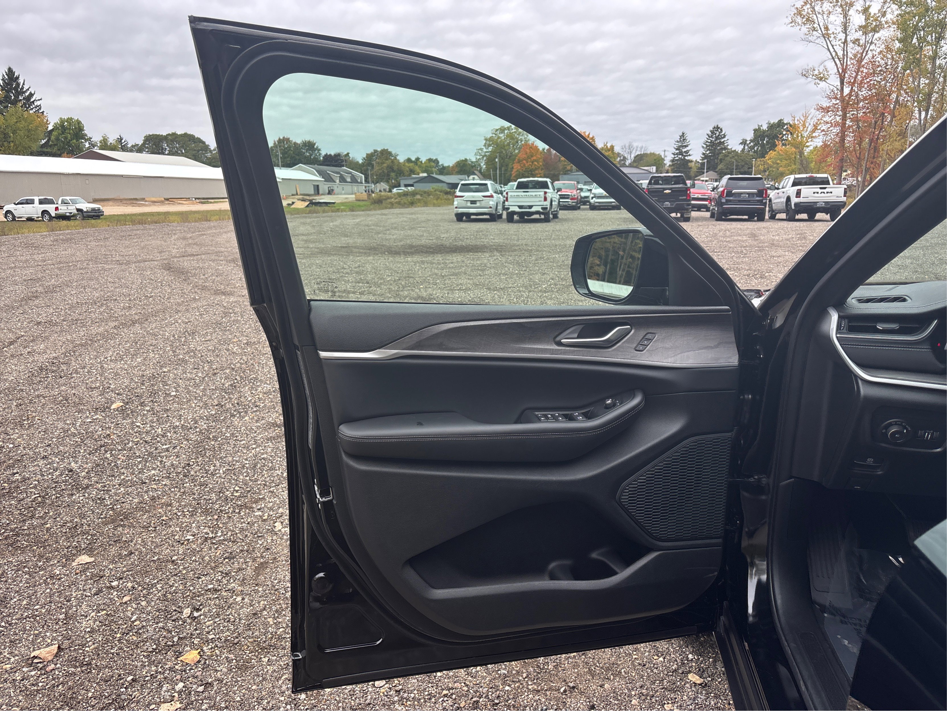 New 2025 Jeep Grand Cherokee Limited image 24