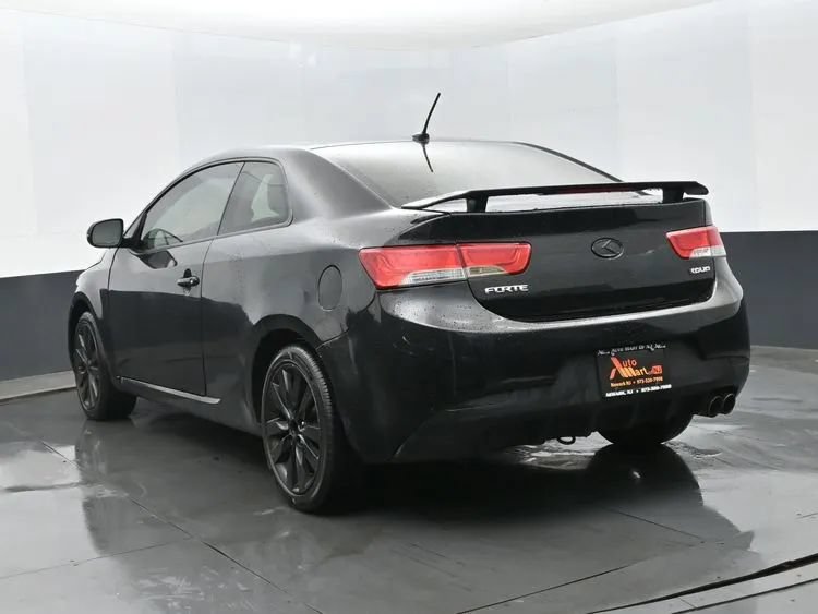 Used 2012 Kia Forte Koup SX w/ Leather Pkg FWD image 9