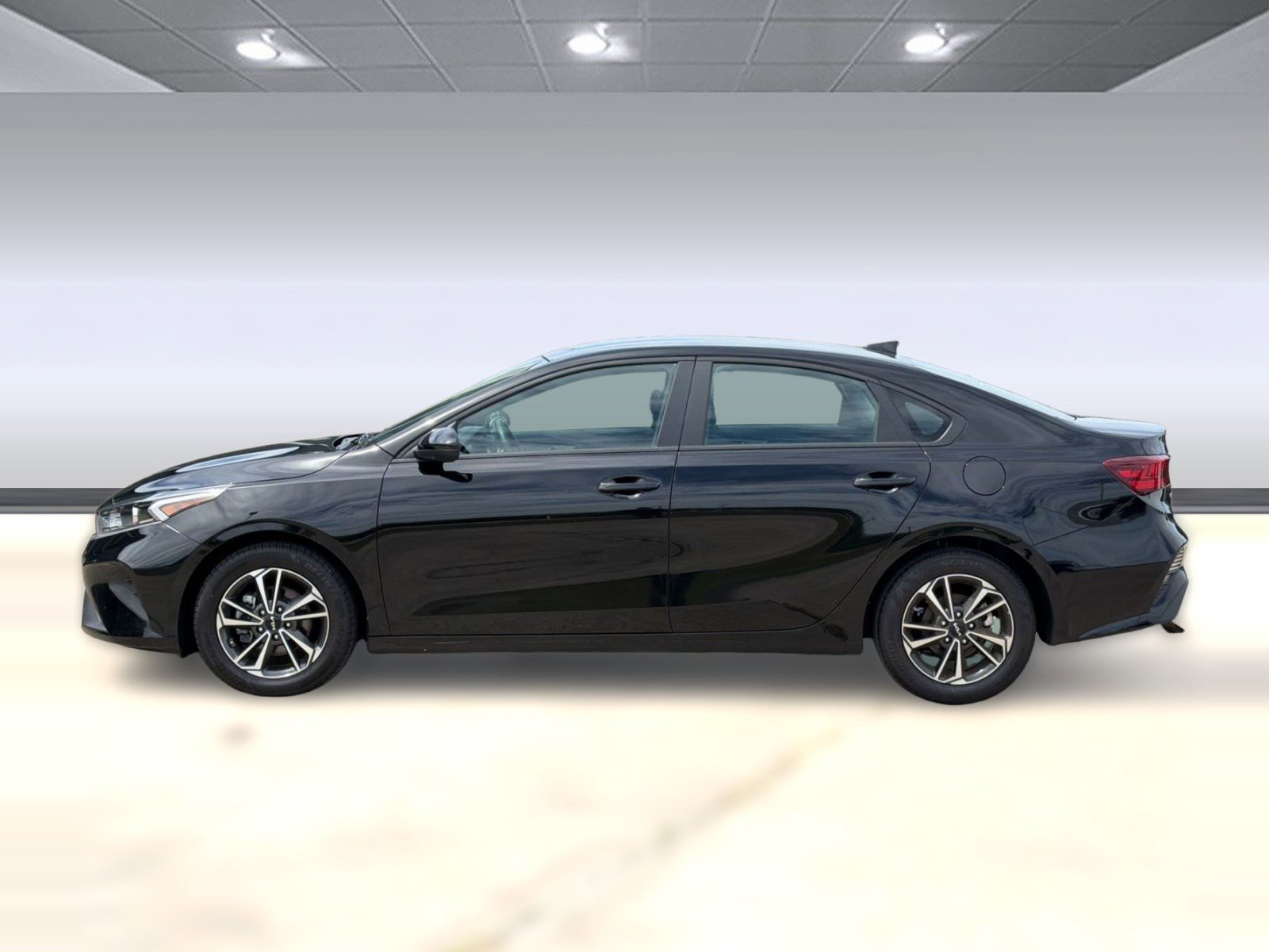 Used 2024 Kia Forte LXS image 2