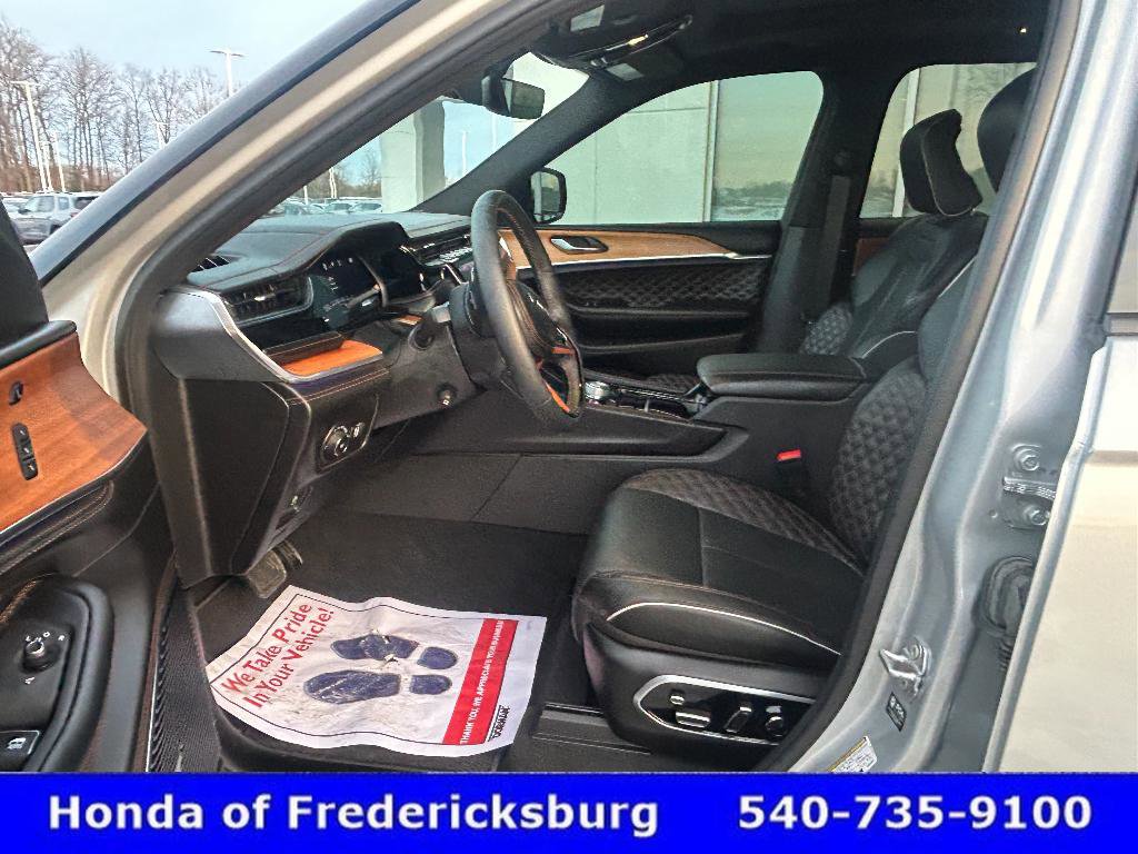 Used 2025 Jeep Grand Cherokee L Summit image 32