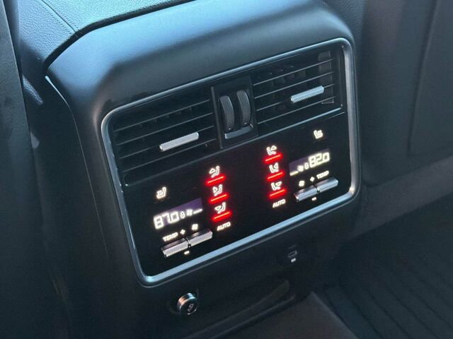 Used 2023 Porsche Cayenne Platinum Edition image 16