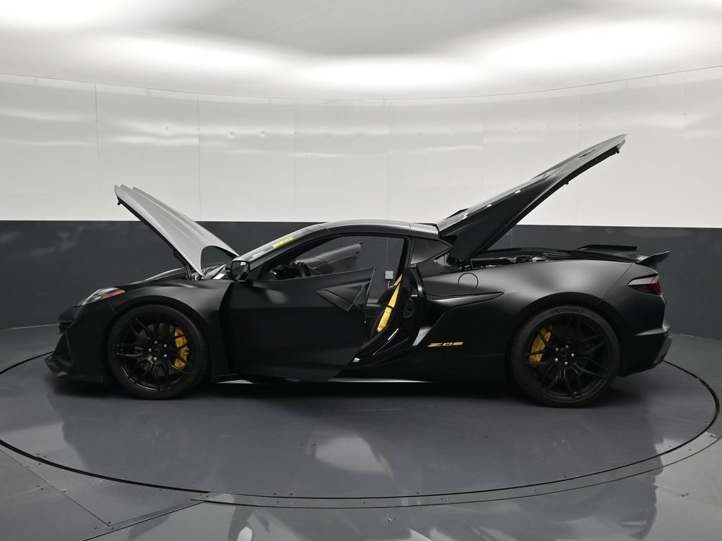 Used 2025 Chevrolet Corvette Z06 RWD image 39