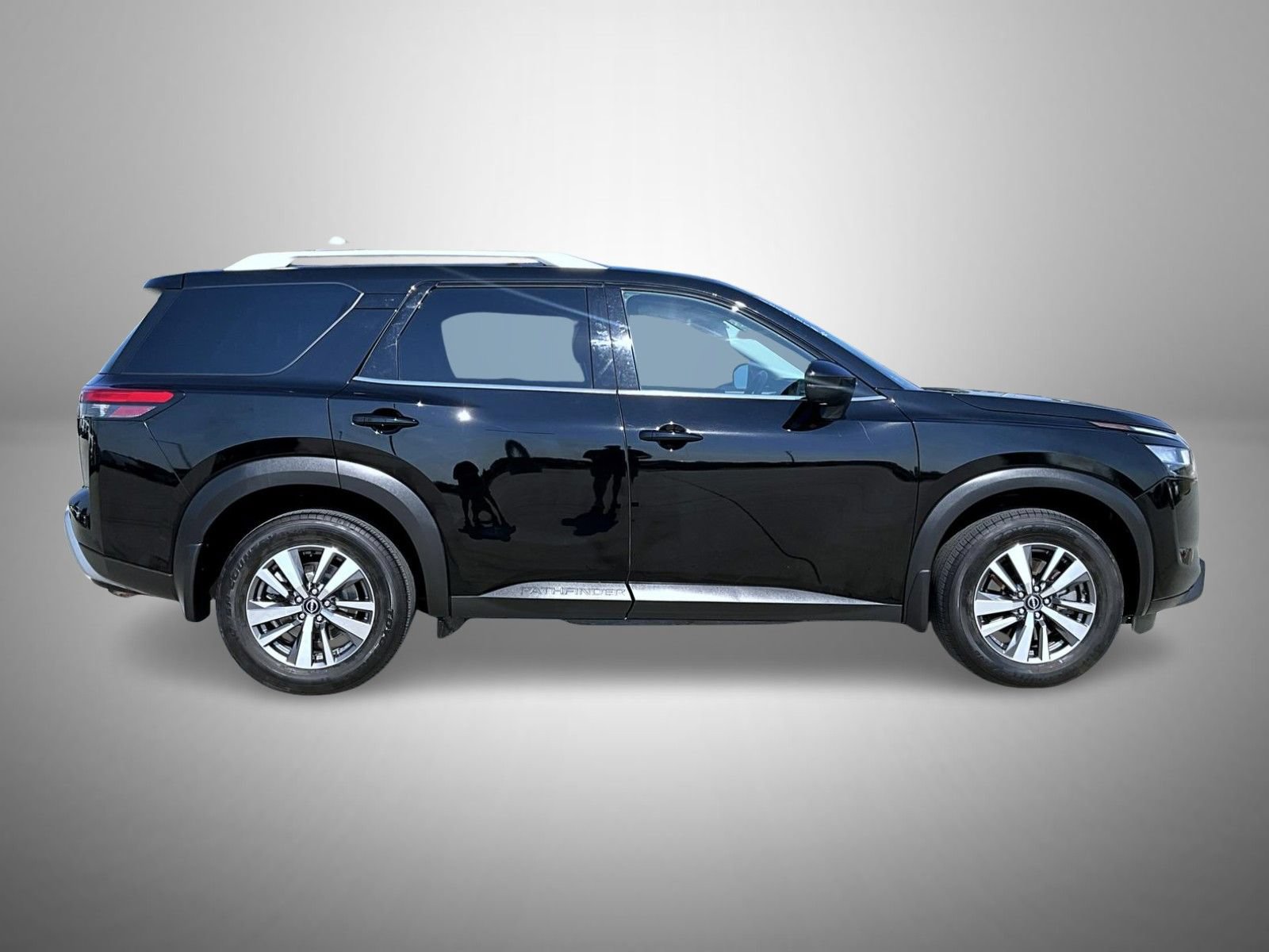 Used 2023 Nissan Pathfinder SL w/ Lighting Package (N92) AWD/4WD image 4