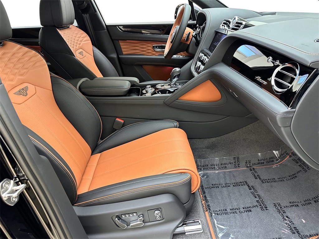 New 2024 Bentley Bentayga image 2