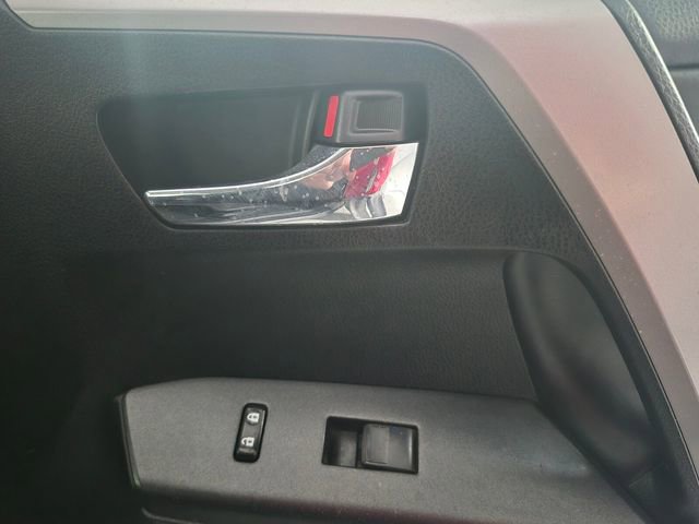 Used 2018 Toyota RAV4 XLE image 33