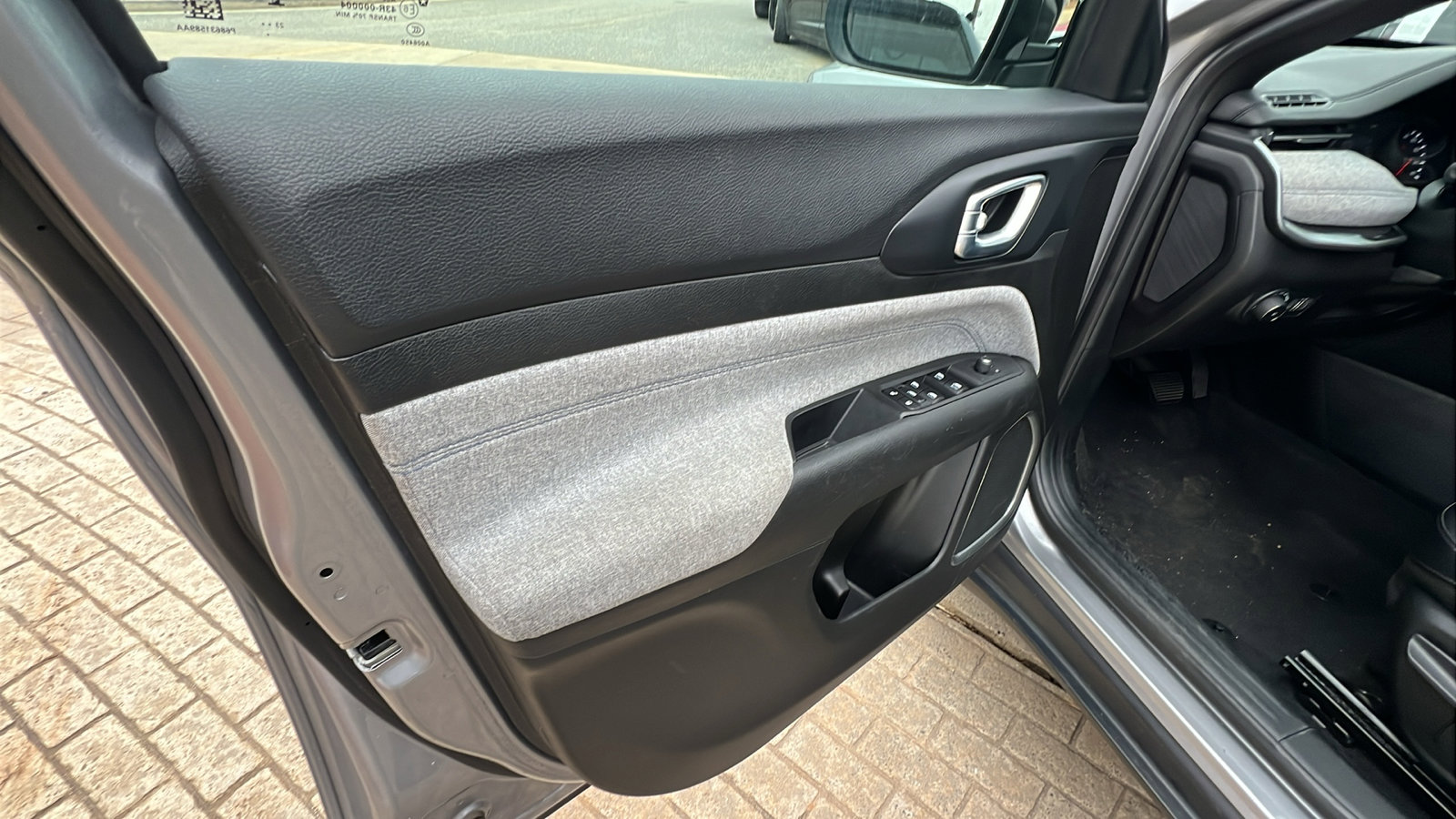 Used 2024 Jeep Compass Latitude image 14