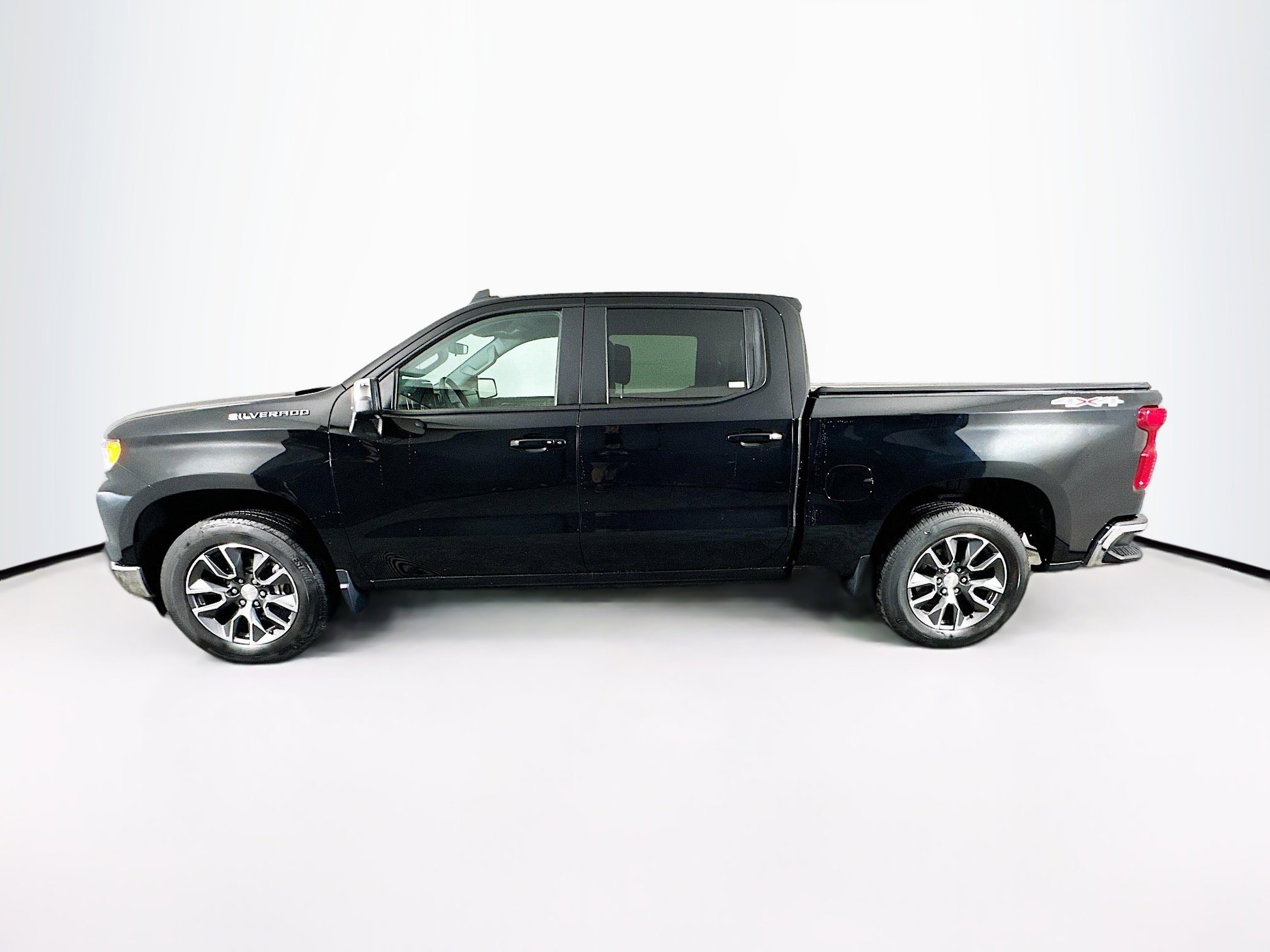 Used 2024 Chevrolet Silverado 1500 LT image 4