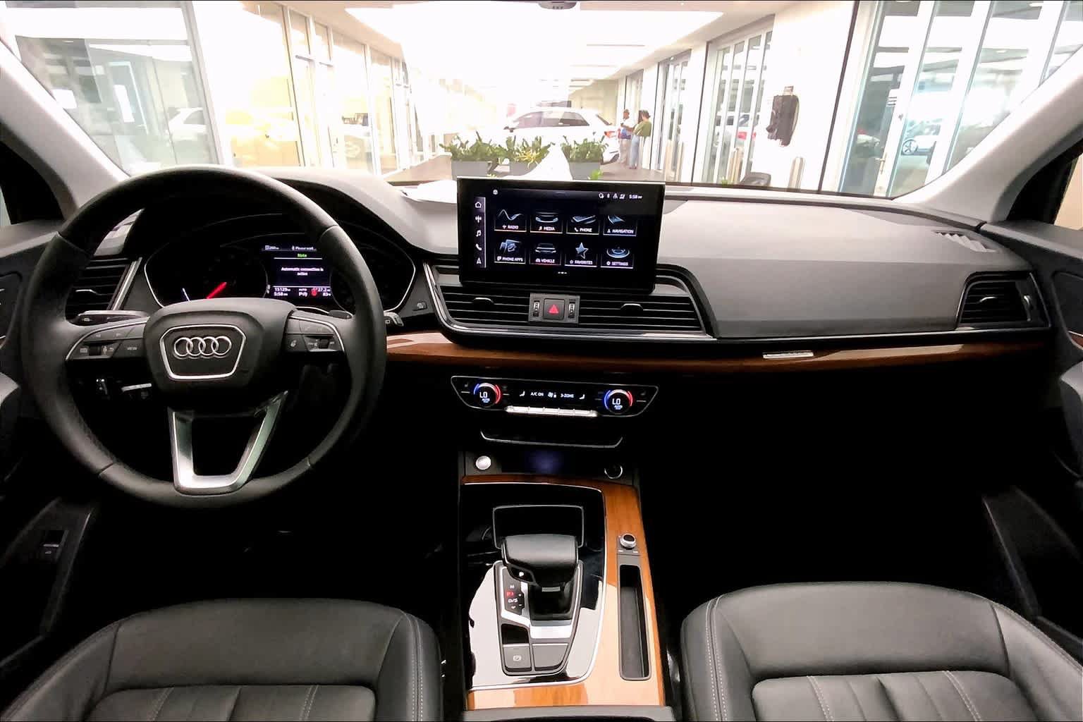 Used 2022 Audi Q5 2.0T Premium w/ Convenience Package AWD/4WD image 16
