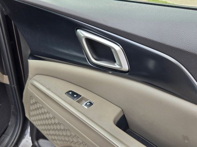 Used 2025 Kia Carnival image 28