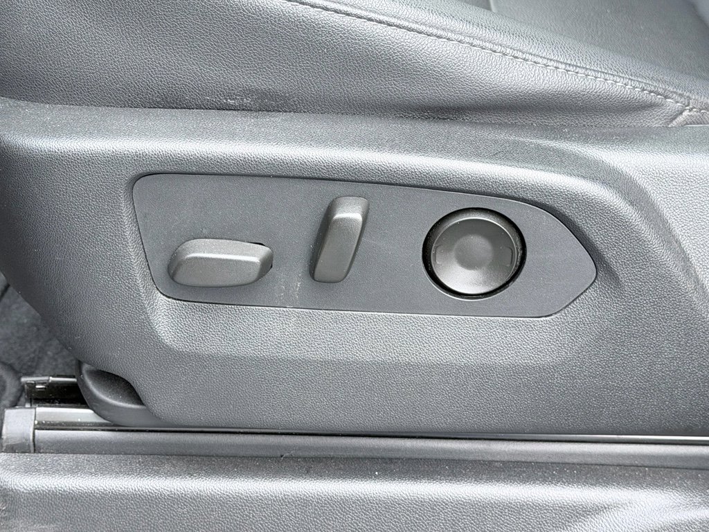 Used 2022 Chevrolet Tahoe Z71 w/ Off-Road Capability Package AWD/4WD image 26