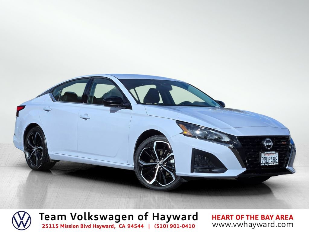 Used 2025 Nissan Altima 2.5 SR image 1