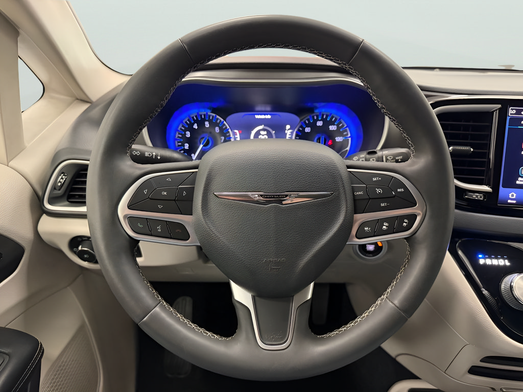 Used 2022 Chrysler Pacifica Touring-L FWD image 15