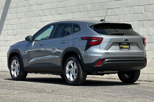 New 2026 Chevrolet Trax LS w/ LS Convenience Package FWD image 6