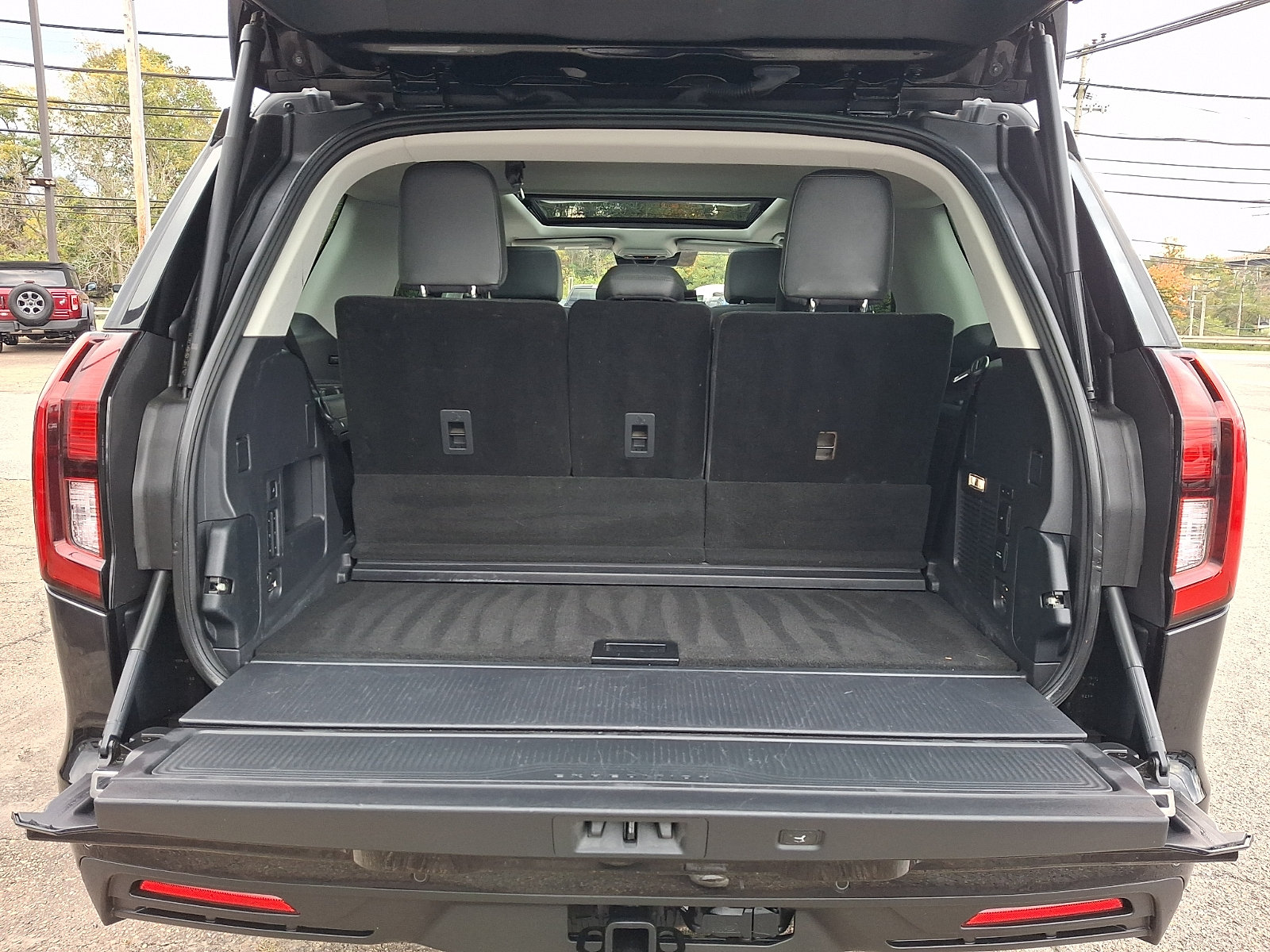 Used 2025 Ford Expedition Active AWD/4WD image 29