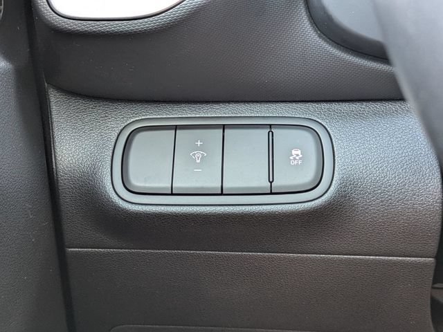 Used 2025 Hyundai Venue SEL FWD image 25
