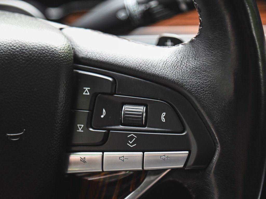 Used 2023 Cadillac Escalade Premium Luxury image 25