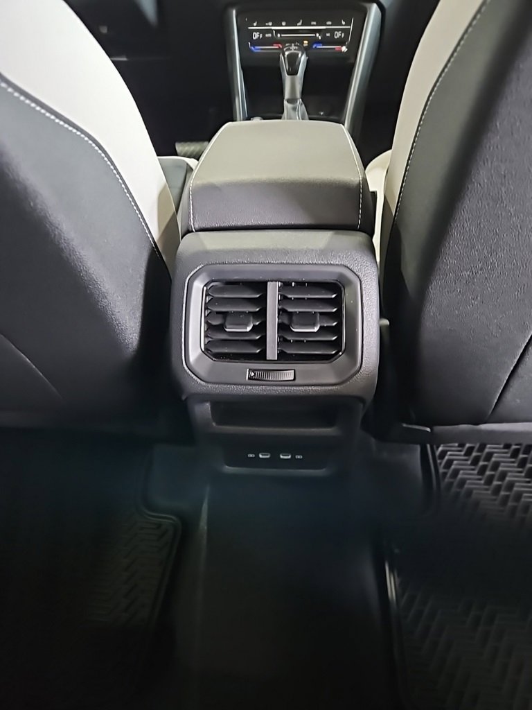 New 2026 Volkswagen Taos SE image 18