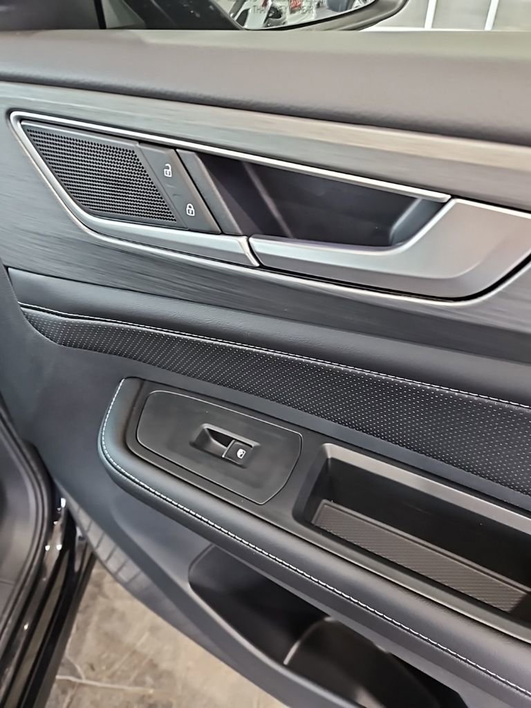 New 2026 Volkswagen Atlas Cross Sport SE FWD image 12