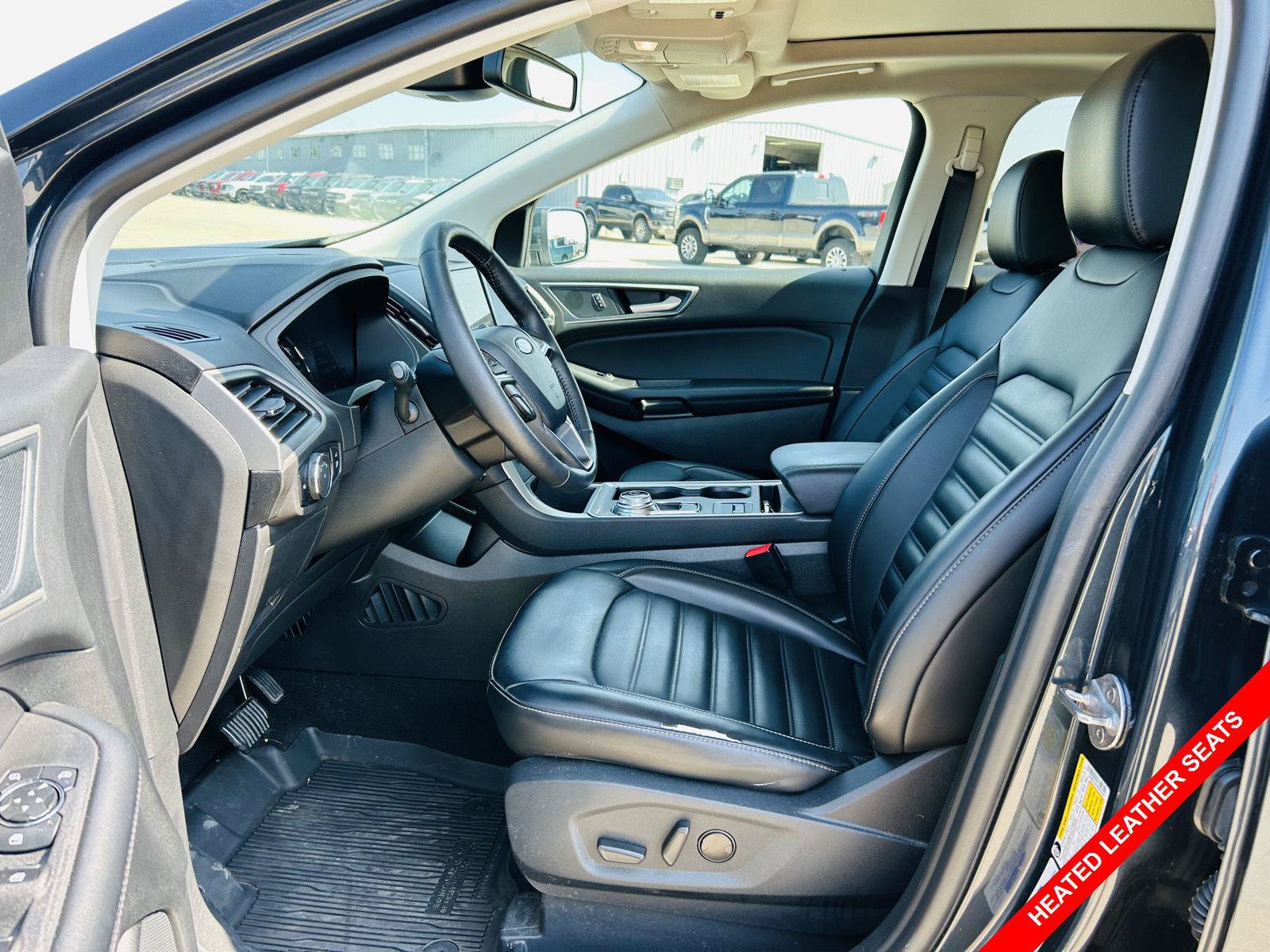 Used 2024 Ford Edge SEL w/ Convenience Package AWD/4WD image 3