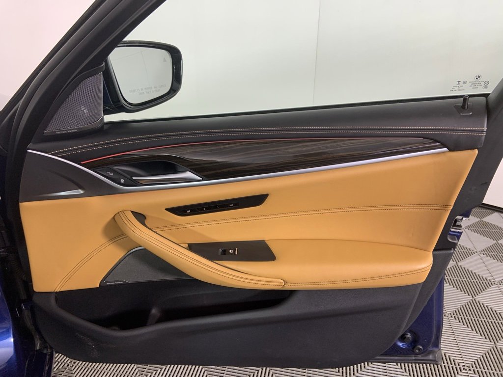 Used 2020 BMW 530e xDrive w/ Executive Package image 24