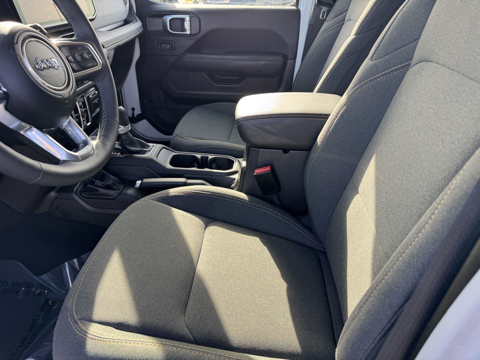 Certified 2025 Jeep Wrangler Sahara AWD/4WD image 14