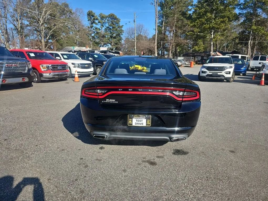Used 2015 Dodge Charger SE image 4