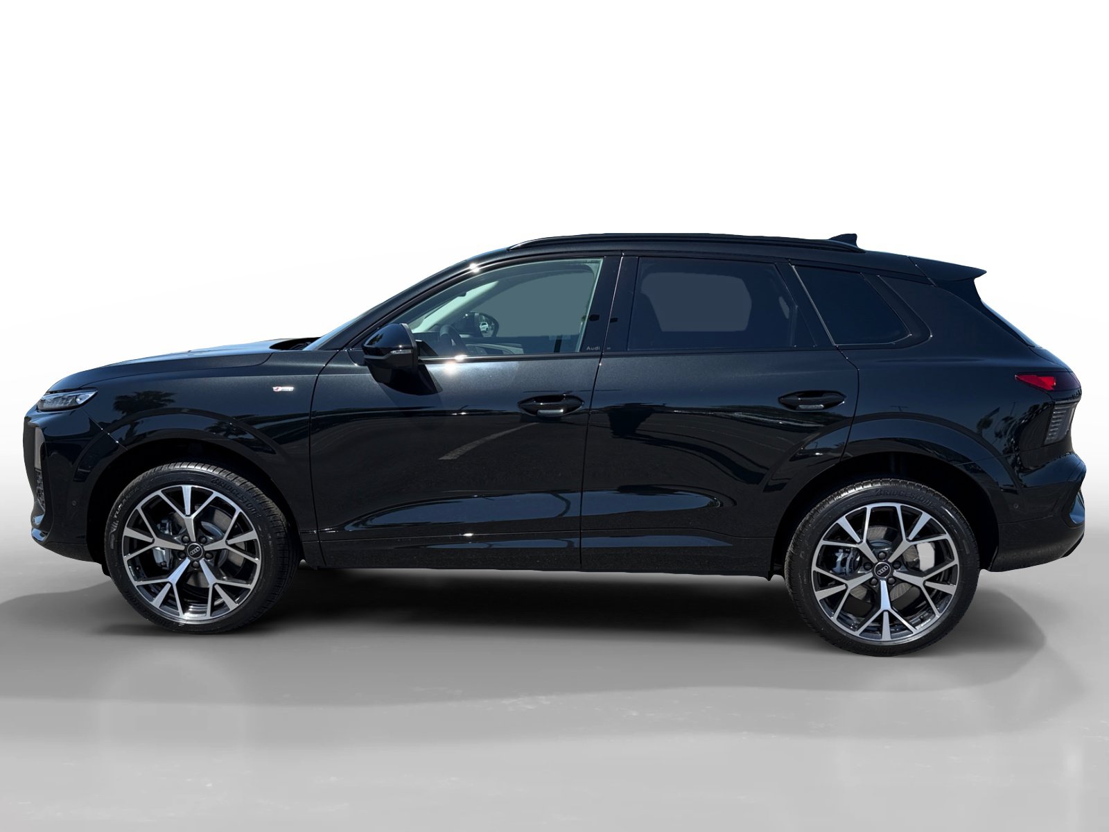 New 2026 Audi Q3 quattro 2.0T AWD/4WD image 2