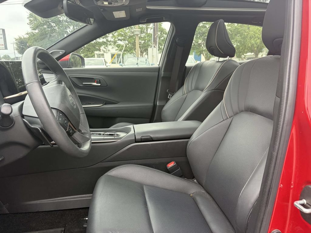 Used 2023 Toyota Crown Platinum AWD/4WD image 11