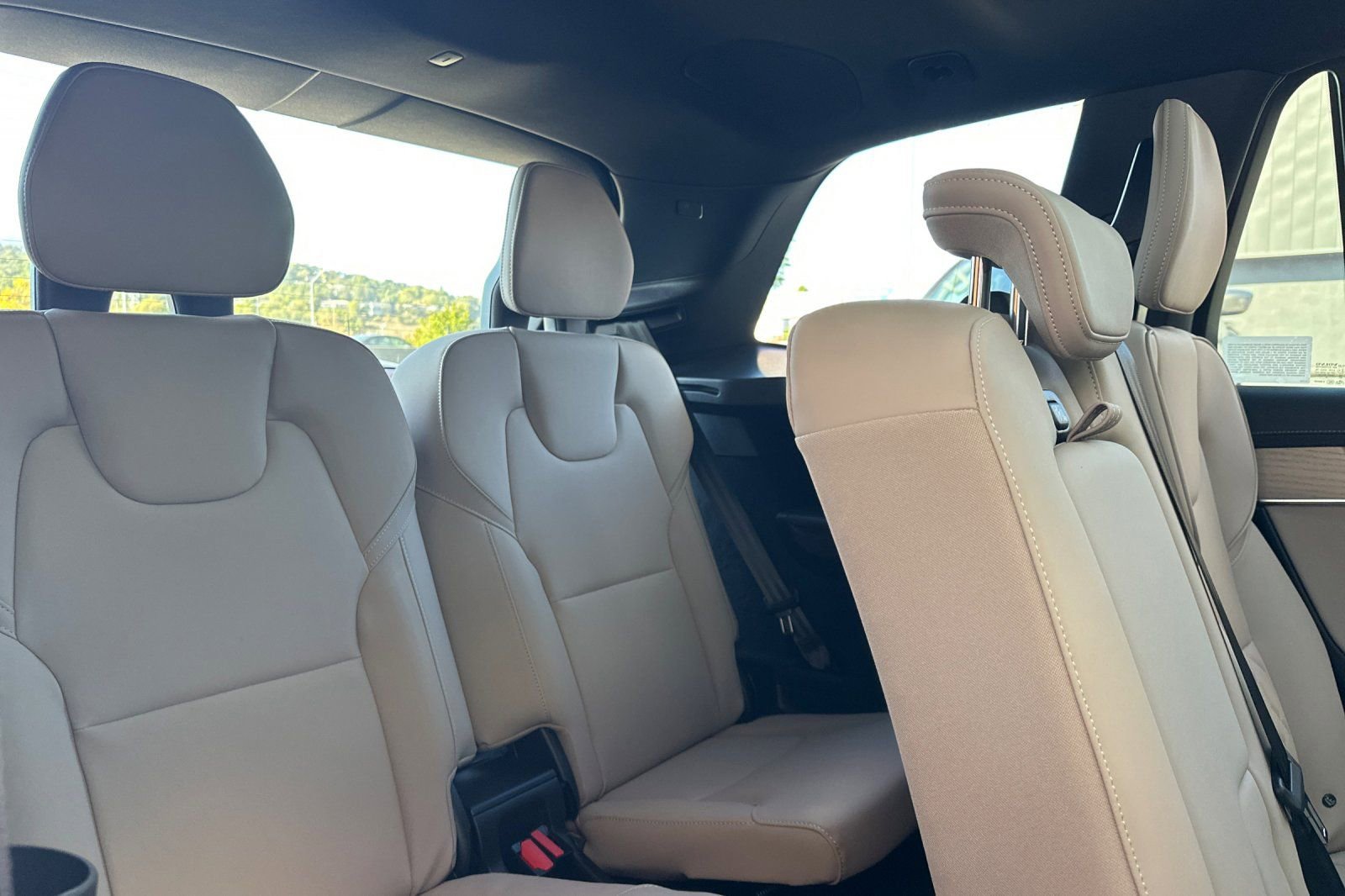 New 2026 Volvo XC90 B6 Plus w/ Protection Package Premier image 17