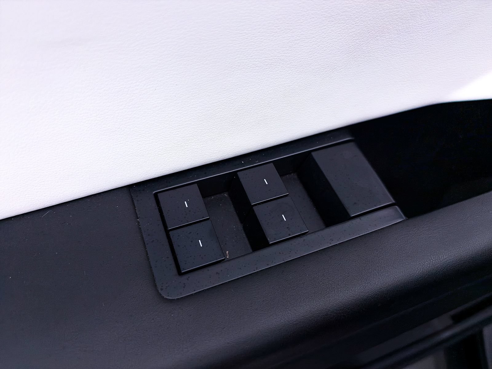 Used 2024 Tesla Cybertruck AWD Crew Cab image 18
