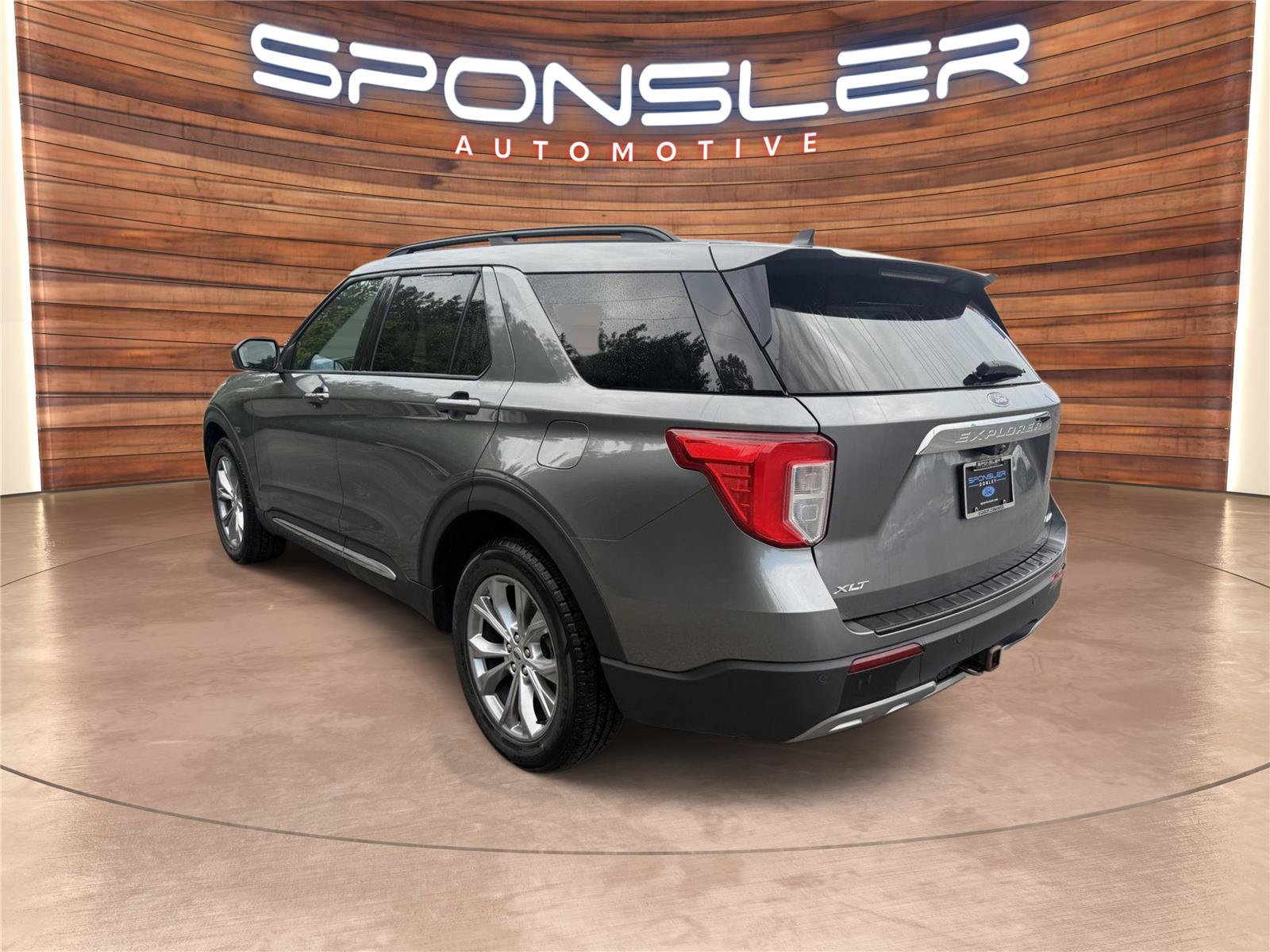 Certified 2021 Ford Explorer XLT w/ Equipment Group 202A AWD/4WD image 3