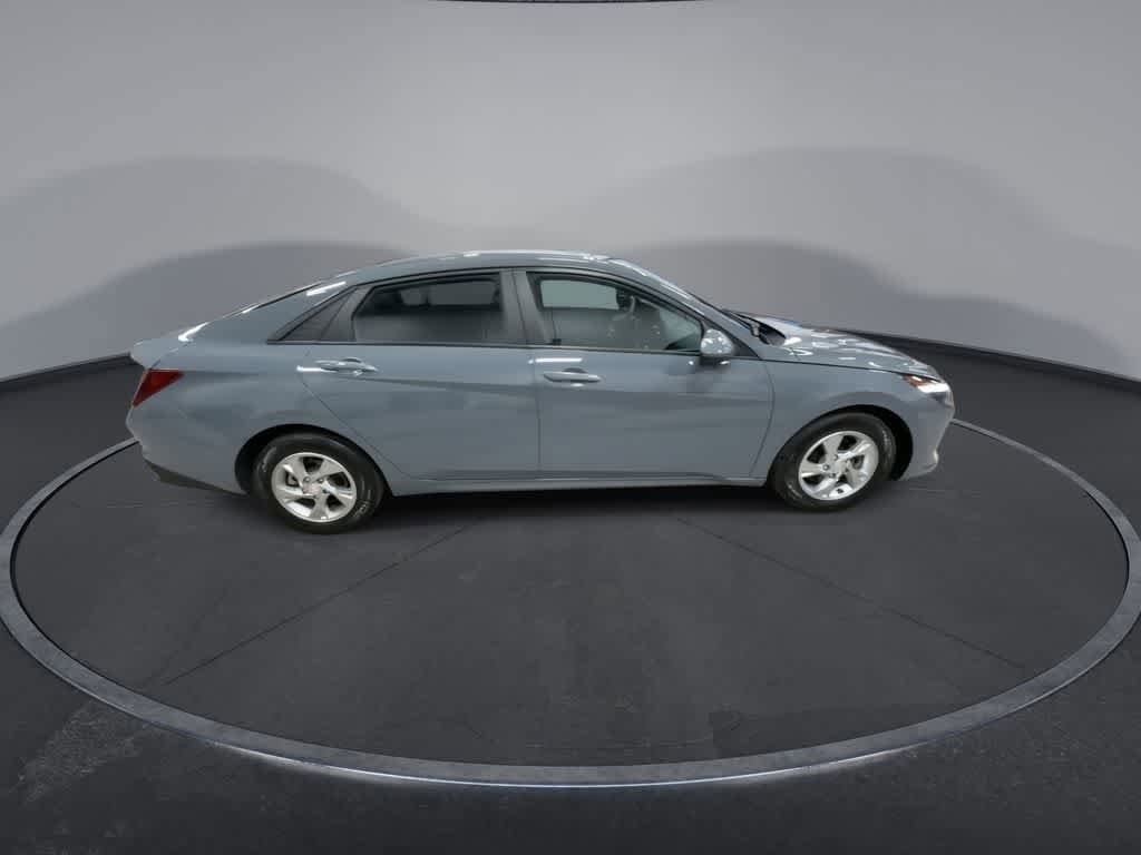 Used 2022 Hyundai Elantra SE FWD image 9