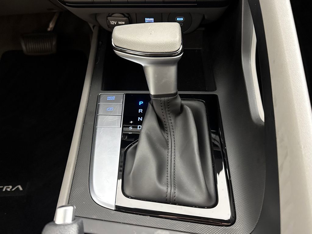 Certified 2024 Hyundai Elantra SE FWD image 20
